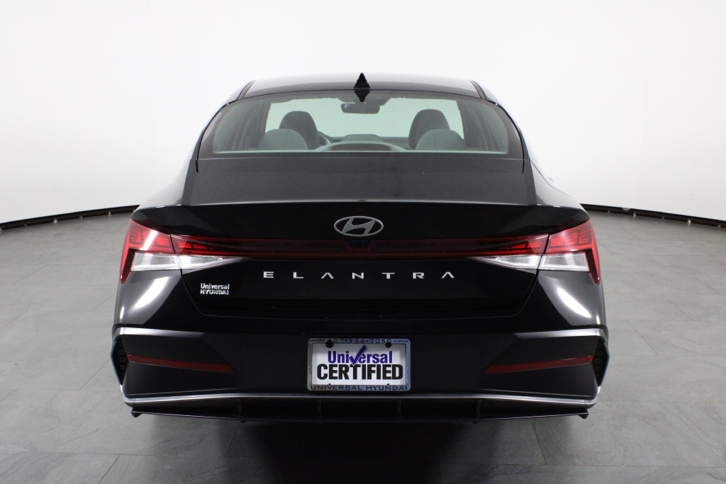 Certified 2025 Hyundai Elantra SEL FWD image 11