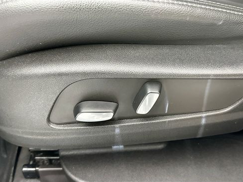 Used 2022 Cadillac XT6 Luxury image 19