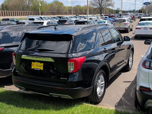 Certified 2022 Ford Explorer XLT w/ Equipment Group 202A AWD/4WD image 2