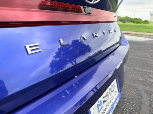 Used 2023 Hyundai Elantra SEL FWD image 12