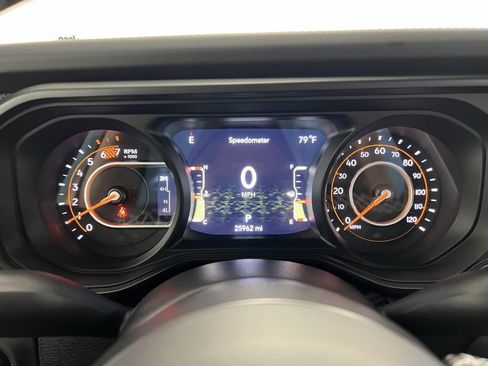 Used 2025 Jeep Wrangler Unlimited Rubicon image 24