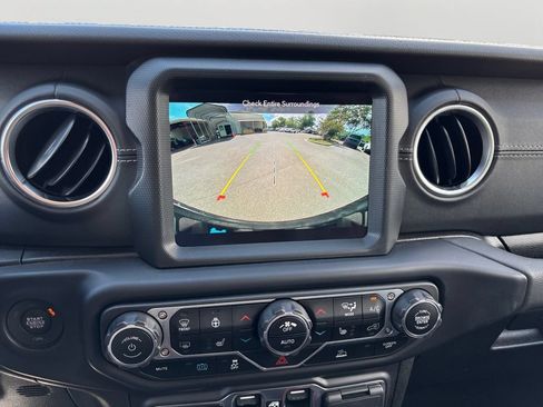 Used 2022 Jeep Wrangler Unlimited Sahara w/ Cold Weather Group AWD/4WD image 26