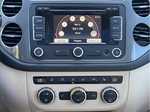 Used 2015 Volkswagen Tiguan SEL image 13