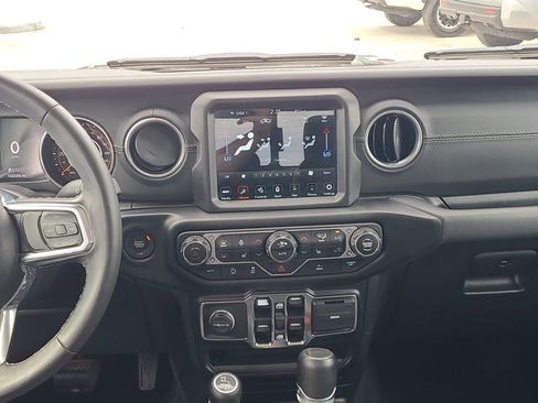 Used 2022 Jeep Gladiator Overland w/ Popular Equipment Package image 19