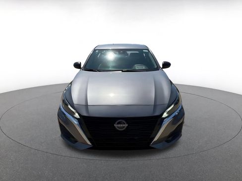 Used 2025 Nissan Altima 2.5 SV FWD image 4