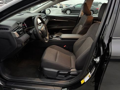 Used 2025 Toyota Camry LE image 24