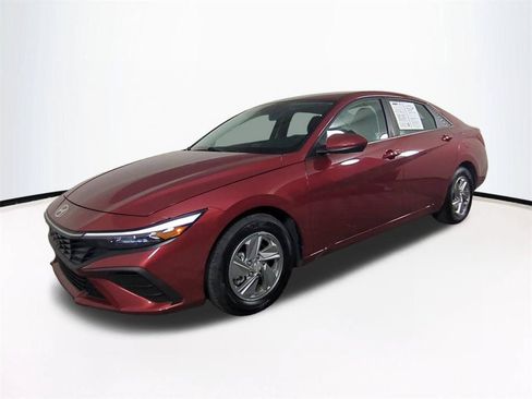 Used 2024 Hyundai Elantra SE FWD image 9