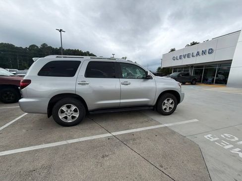 Used 2022 Toyota Sequoia SR5 AWD/4WD image 16