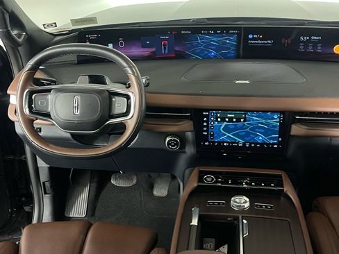 Used 2025 Lincoln Navigator Reserve image 13
