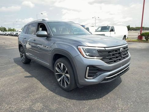 Used 2024 Volkswagen Atlas SEL Premium R-Line AWD/4WD image 2