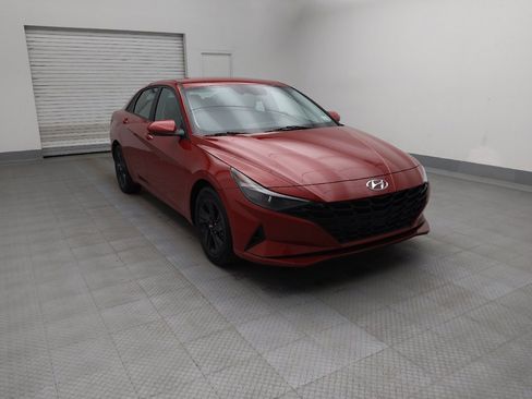 Used 2023 Hyundai Elantra SEL image 13