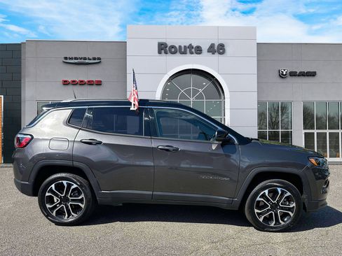 Used 2024 Jeep Compass Limited w/ Sun and Sound Group AWD/4WD image 6