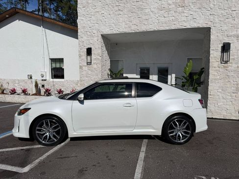 Used 2015 Scion tC 2D Hatchback image 2
