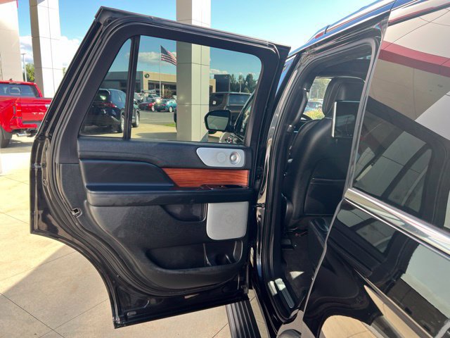 Used 2019 Lincoln Navigator Reserve AWD/4WD image 34