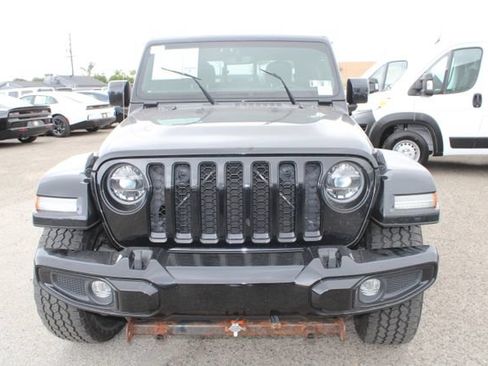 Used 2022 Jeep Gladiator Overland AWD/4WD image 2