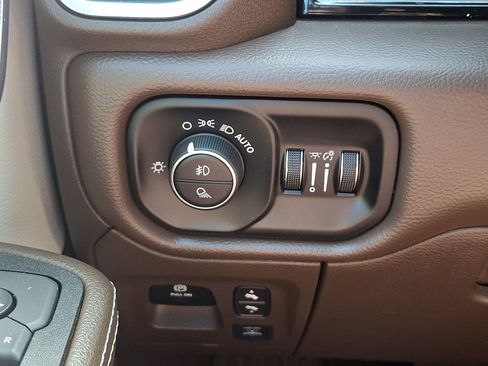 Used 2025 RAM 1500 Laramie AWD/4WD image 23
