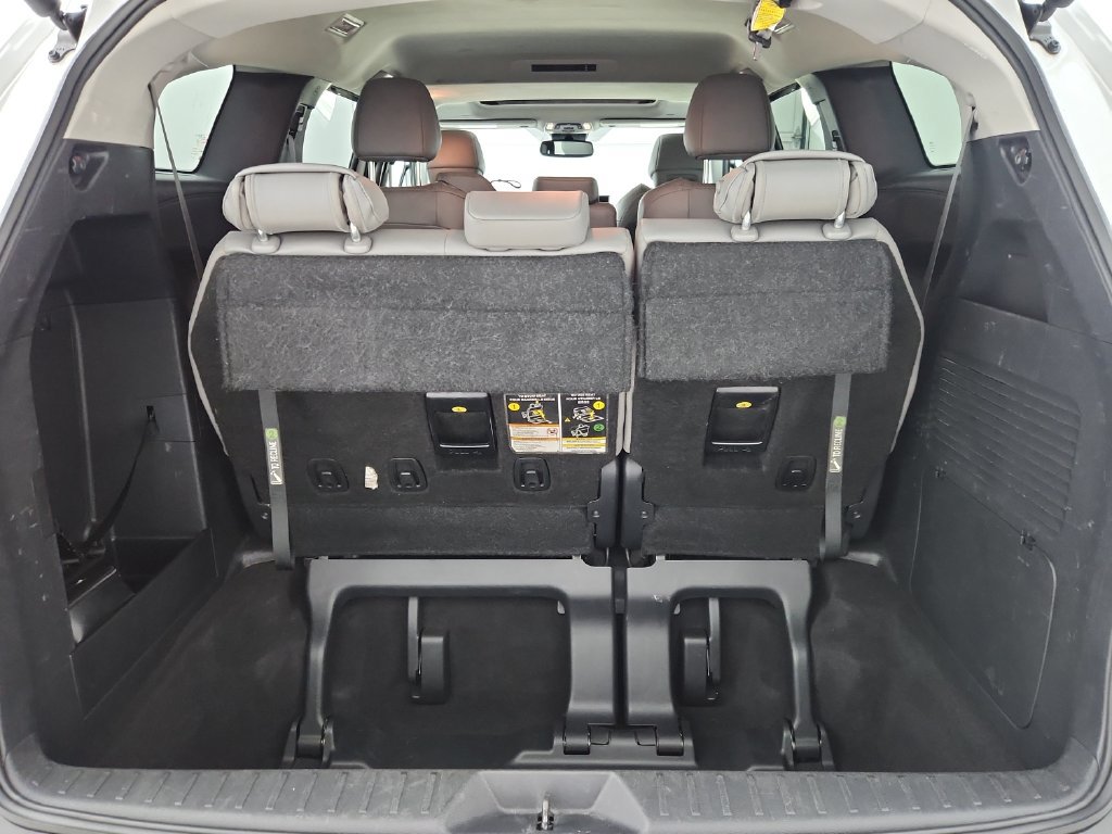Used 2025 Toyota Sienna XLE FWD image 36