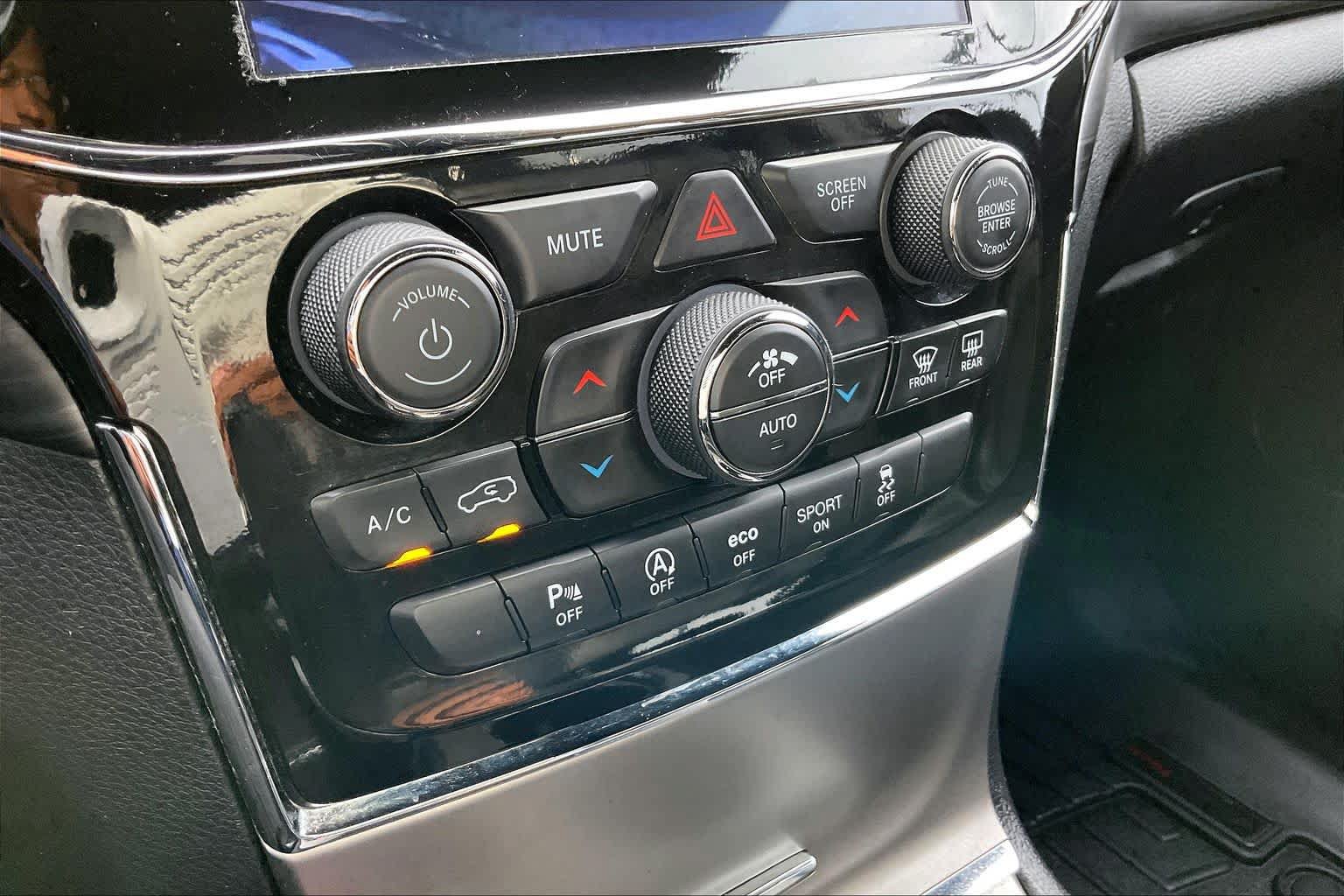 Used 2019 Jeep Grand Cherokee Altitude AWD/4WD image 35
