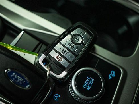 Used 2020 Ford Explorer XLT w/ Equipment Group 202A image 24