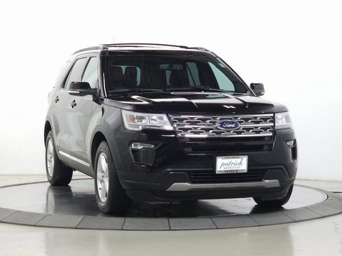 Used 2018 Ford Explorer XLT w/ Equipment Group 202A image 1