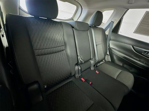 Used 2019 Nissan Rogue SV image 25