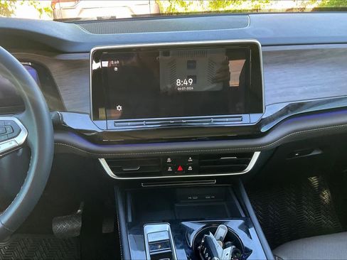 Used 2024 Volkswagen Atlas SEL image 7