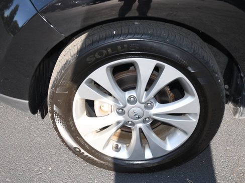 Used 2015 Kia Soul + FWD image 34