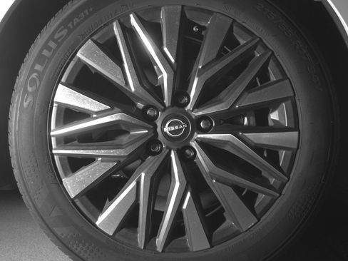 Used 2025 Nissan Altima 2.5 SV FWD image 13