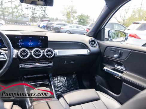 Used 2023 Mercedes-Benz GLB 250 4MATIC w/ Premium Package image 33