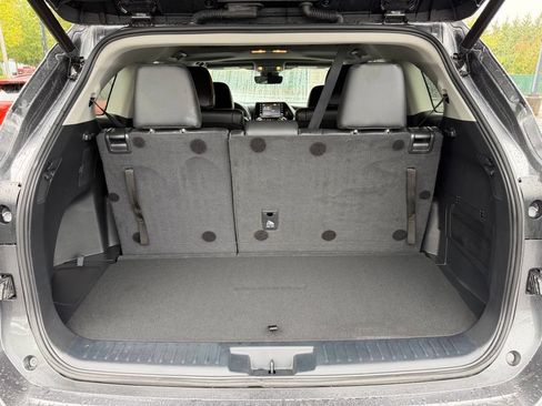 Used 2022 Toyota Highlander XLE AWD/4WD image 10