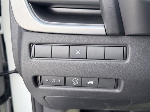 Certified 2025 Nissan Rogue SV image 21