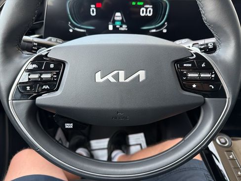 Used 2023 Kia Niro EX w/ EX Cold Weather Package FWD image 24