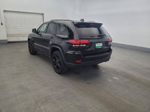 Used 2019 Jeep Grand Cherokee Laredo RWD image 5