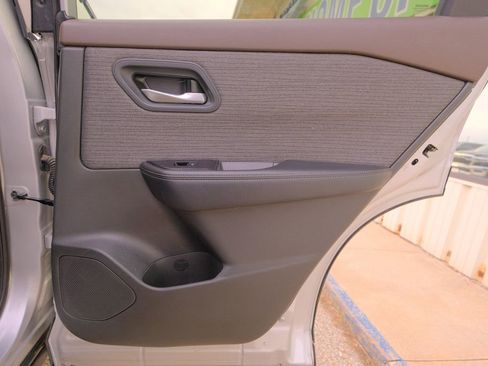 Used 2023 Nissan Rogue SV image 20