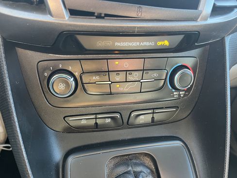 Used 2019 Ford Transit Connect XL image 12