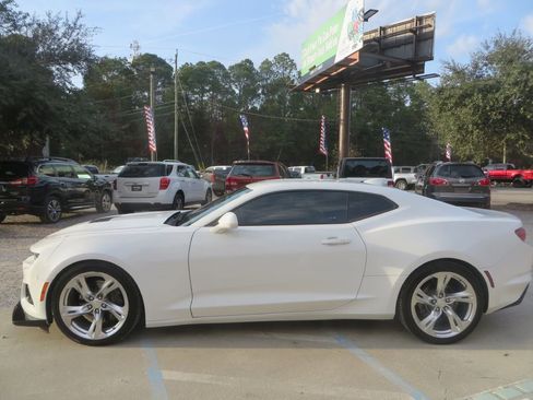 Used 2021 Chevrolet Camaro LT image 1
