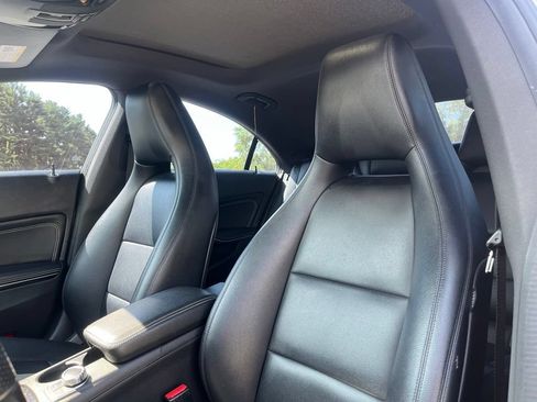 Used 2014 Mercedes-Benz CLA 250 image 17