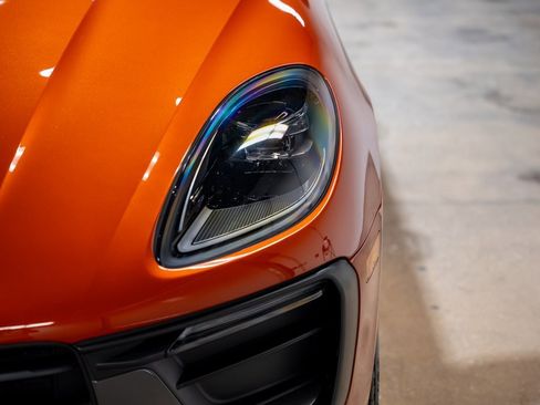 Used 2023 Porsche Macan T image 6