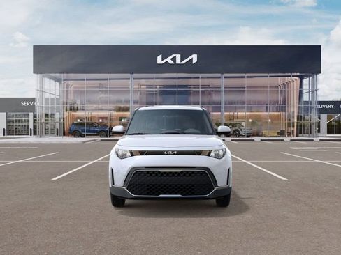 Certified 2025 Kia Soul LX w/ LX Technology Package FWD image 2