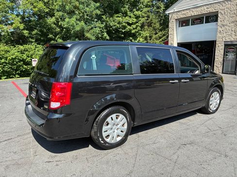 Used 2019 Dodge Grand Caravan SE FWD image 6