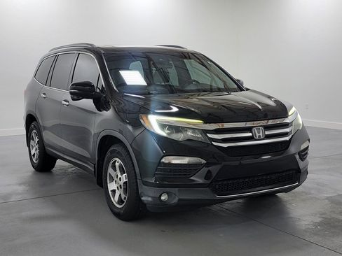 Used 2018 Honda Pilot Touring image 2