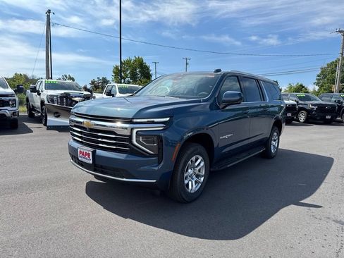 New 2026 Chevrolet Suburban LT AWD/4WD image 10