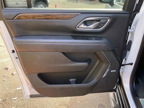 Used 2023 Chevrolet Suburban Premier image 10