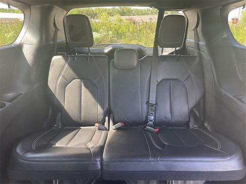 Used 2019 Chrysler Pacifica Touring-L Plus image 39