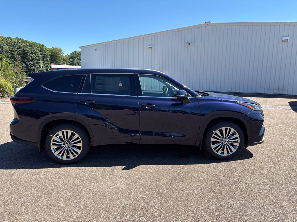 Certified 2026 Toyota Highlander Platinum AWD/4WD image 8