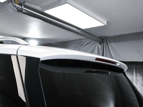 Used 2025 Mercedes-Benz GLE 450e 4MATIC w/ AMG Line Exterior image 85