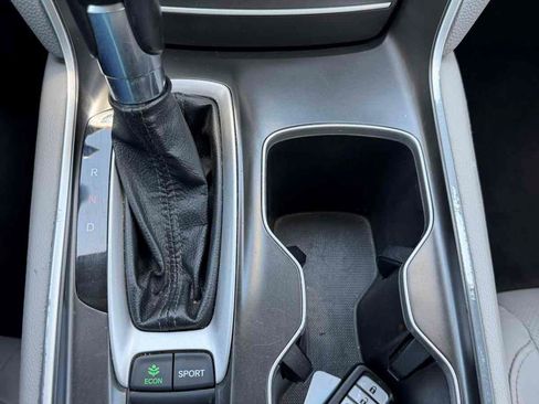 Used 2018 Honda Accord Touring image 15