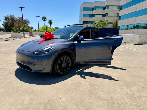 Used 2022 Tesla Model Y Performance AWD/4WD image 40