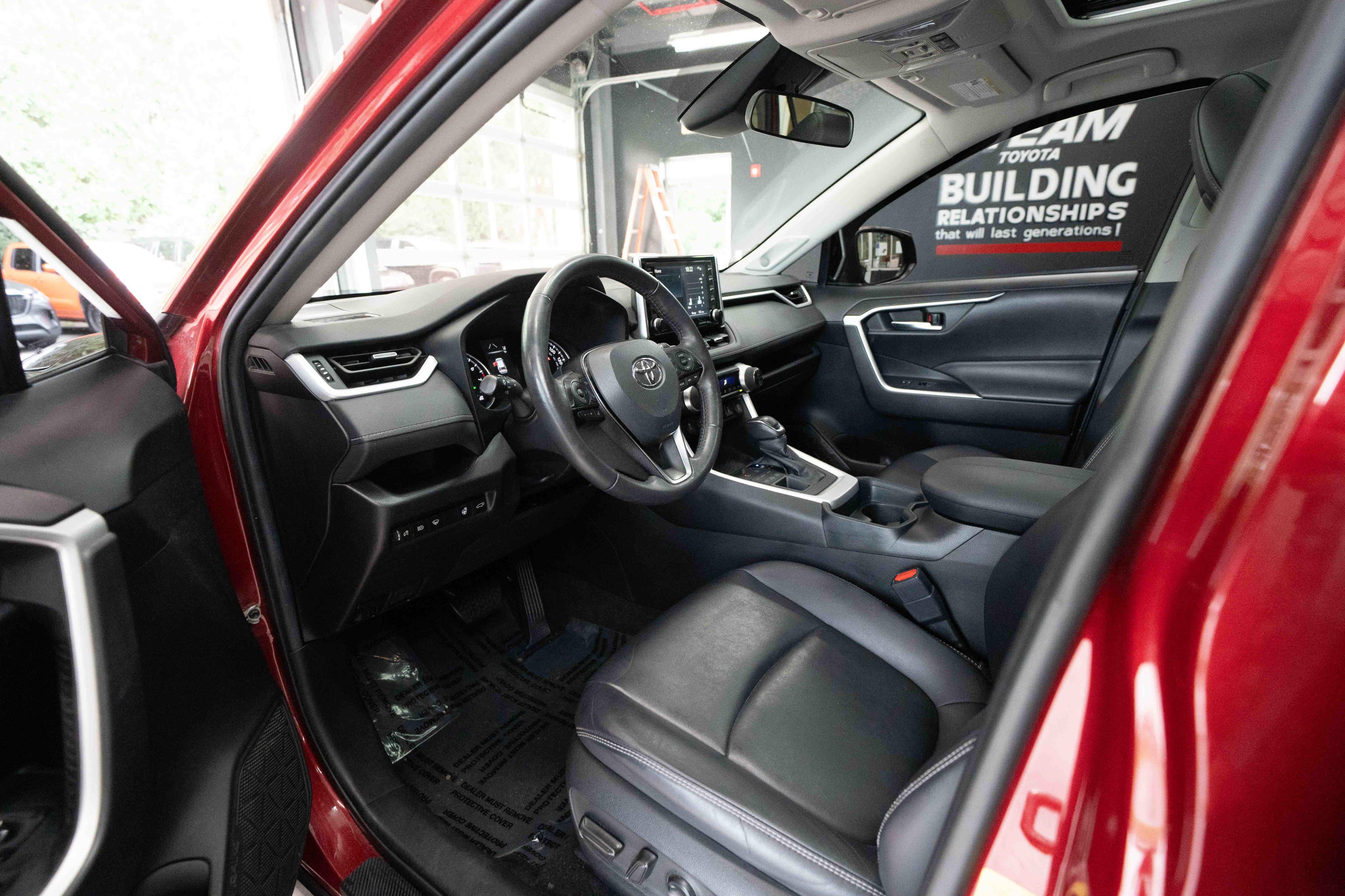Used 2020 Toyota RAV4 XLE Premium AWD/4WD image 8