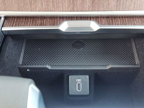 New 2026 Land Rover Range Rover Long Wheelbase SE image 14